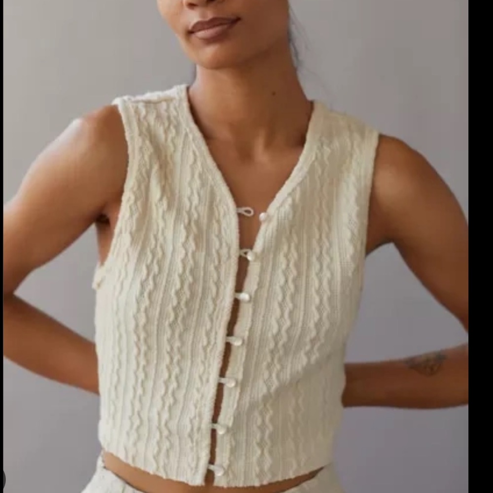 UO// Cinzia Textured Sleeveless Top